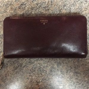Women’s Burgundy Fossil Wallet
